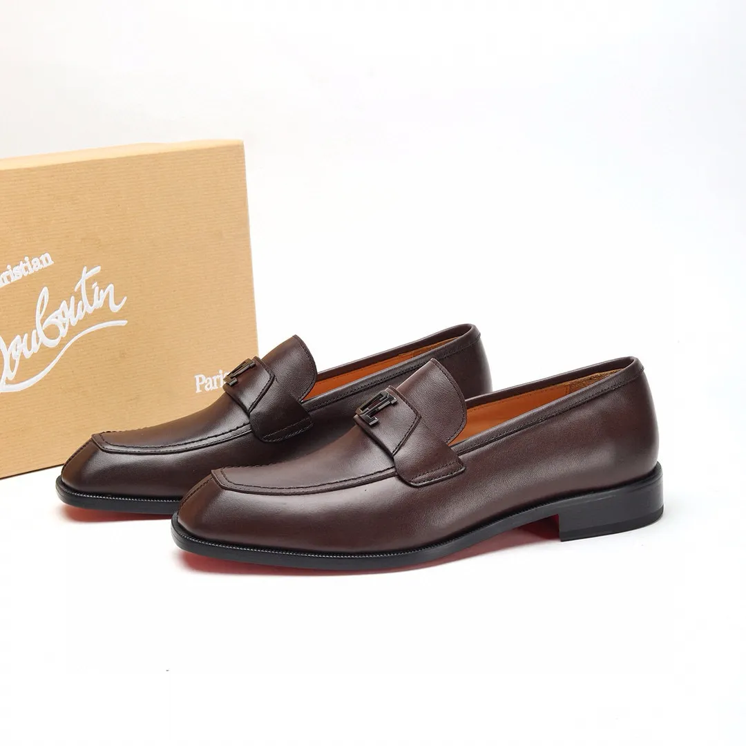 Batch 1,080 yuan 💰••New real shots••CL～High-end men’s 👔casual•loafers with red soles! ••🆑Genuine and top-quality goods from original orders ••✅💯 Purchase goods from top-quality original orders! Original imported patterned cowhide ➕Imported cowhide lining ➕Cowhide feet ➕Original leather outsole~🉑️Feel free to compare the authentic ones! Size: 38-44 (45.46.47 can be customized)